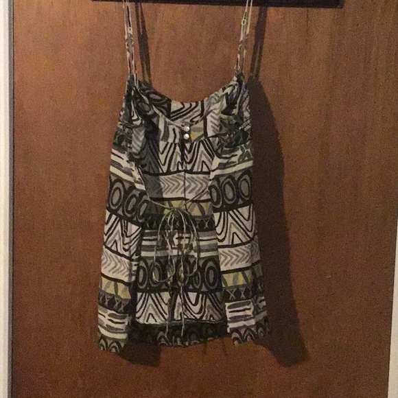 Cute top - Picture 2 of 3